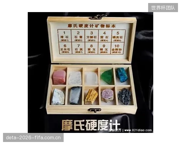 我们是否过度迷信激光扫描出的莫氏硬度数值，而忽略了顶级球员对冲击弹性变形最直观的体感反馈？